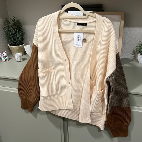 Color Block Cardigan - Picture 2 of 7